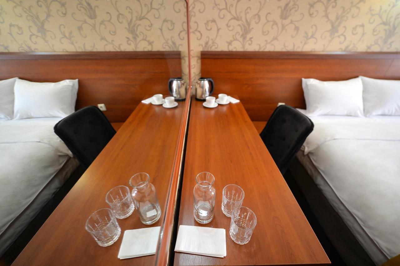 Aura Boutique Hotel Batumi Room photo