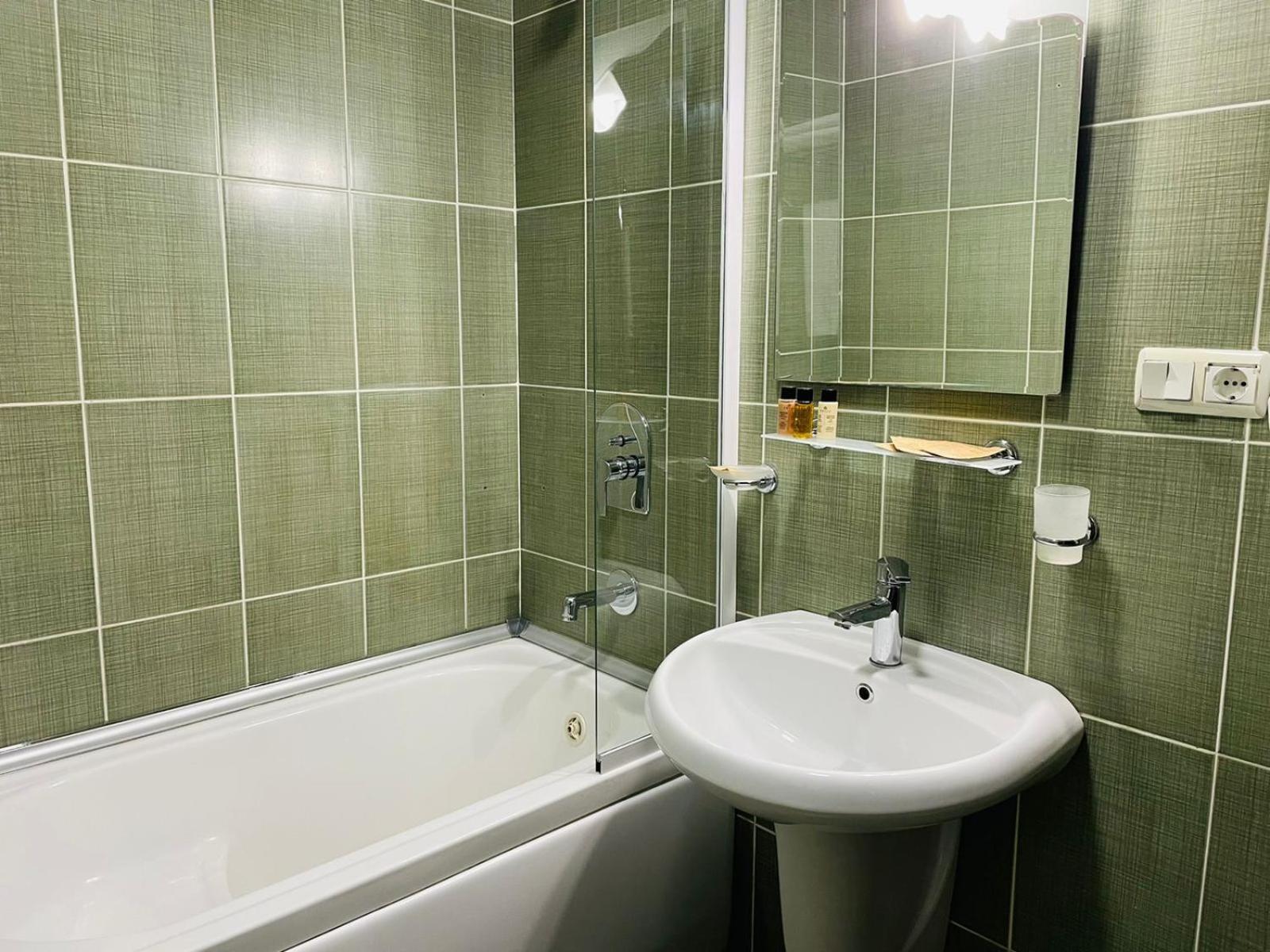 Aura Boutique Hotel Batumi Room photo