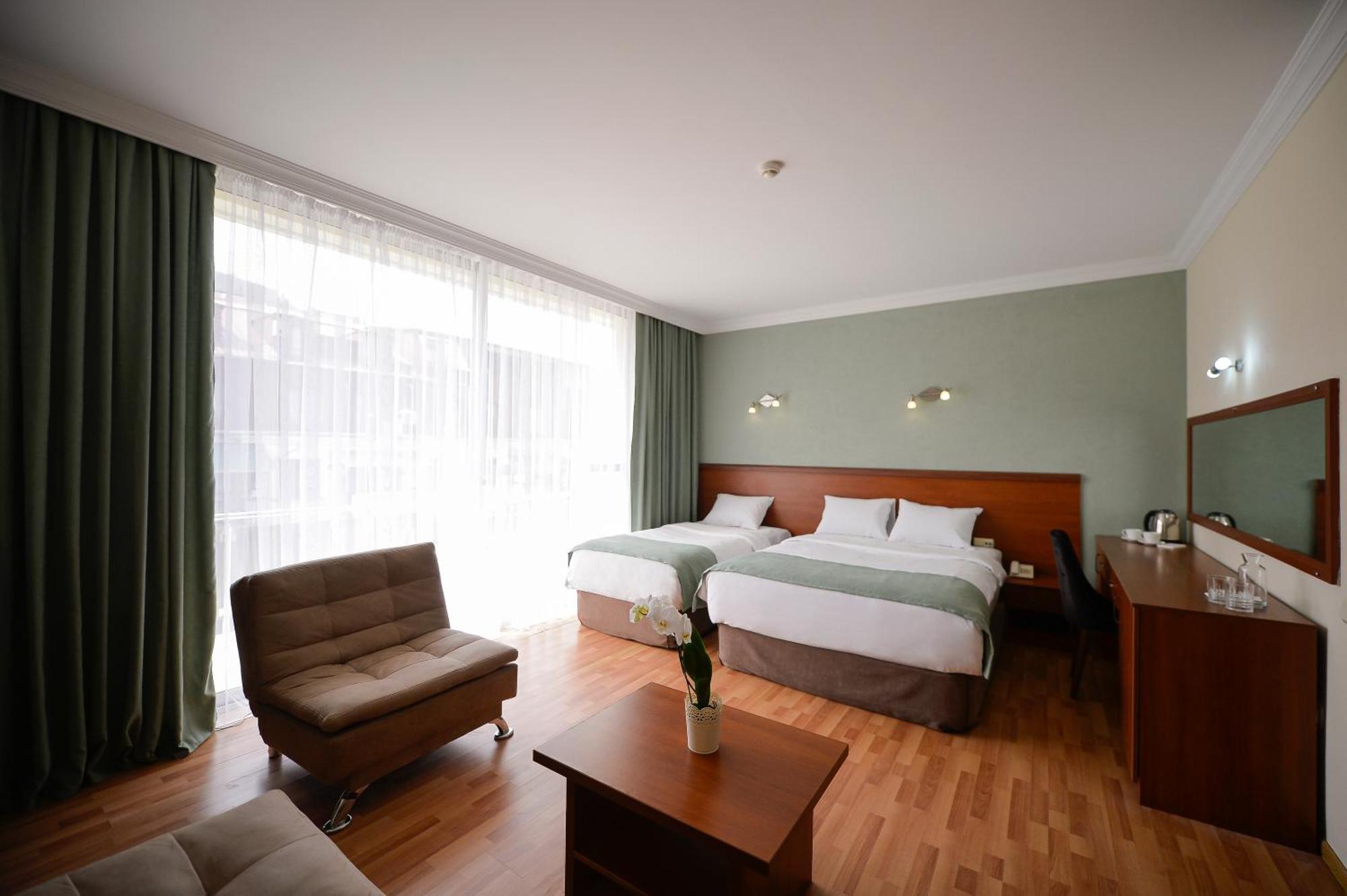 Aura Boutique Hotel Batumi Room photo