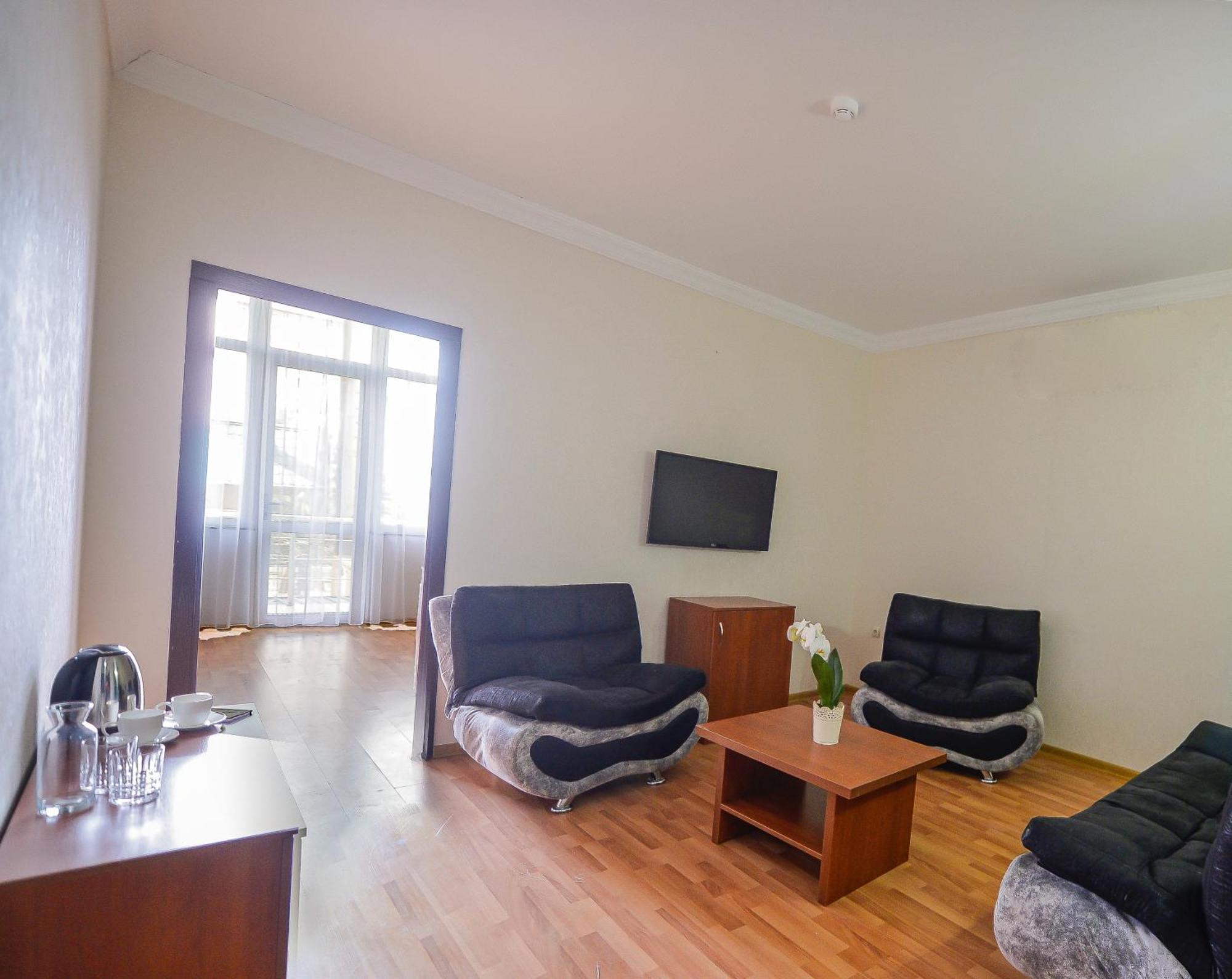Aura Boutique Hotel Batumi Room photo