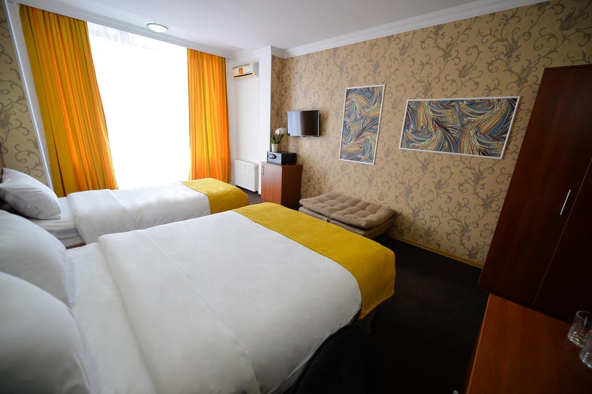 Aura Boutique Hotel Batumi Room photo