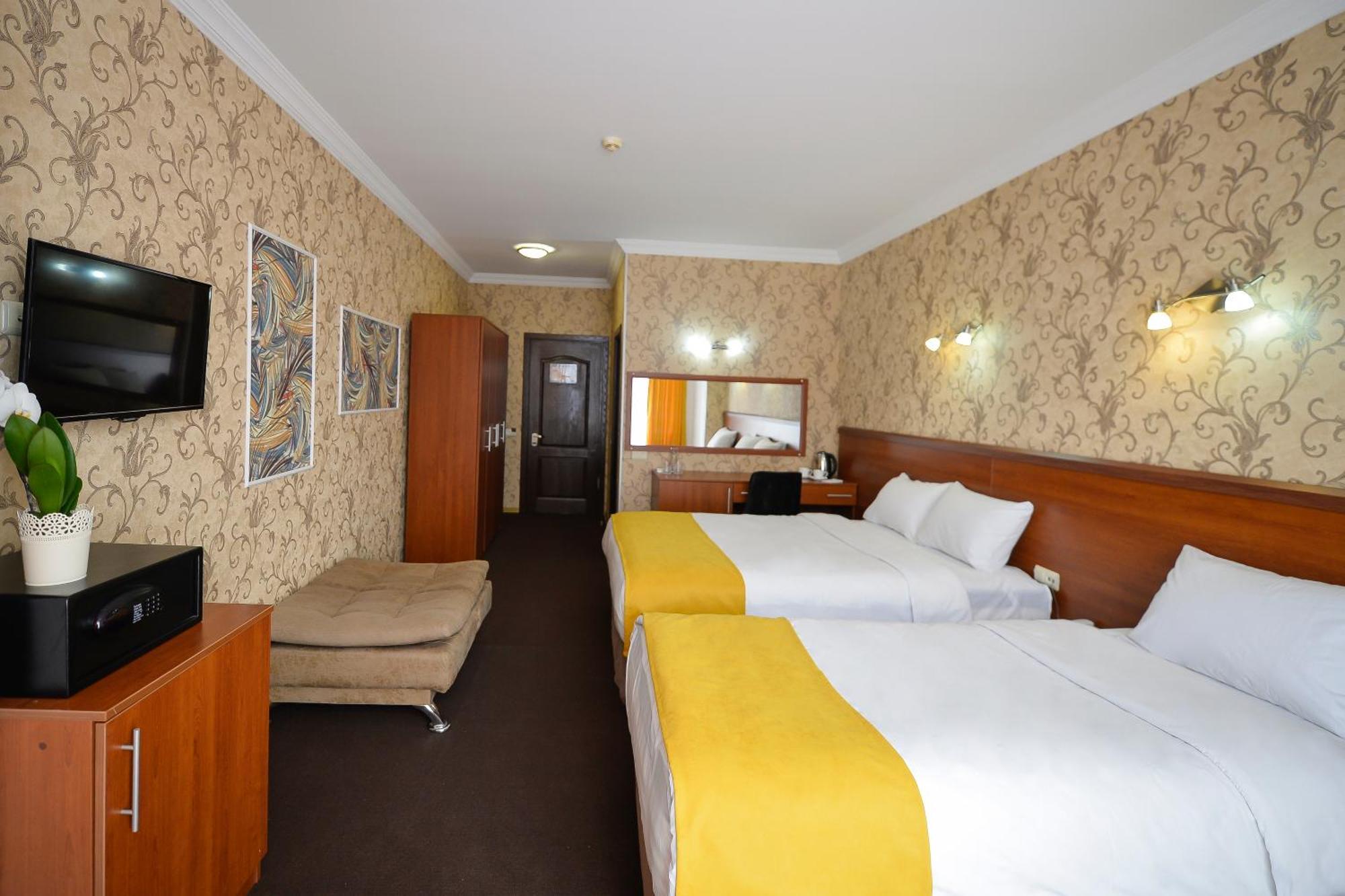 Aura Boutique Hotel Batumi Room photo